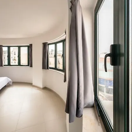 דירה Entire In Gzira, Sleep 4, 5 Min To The Sea