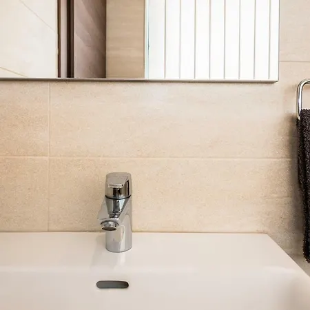 Entire In Gzira, Sleep 4, 5 Min To The Sea *