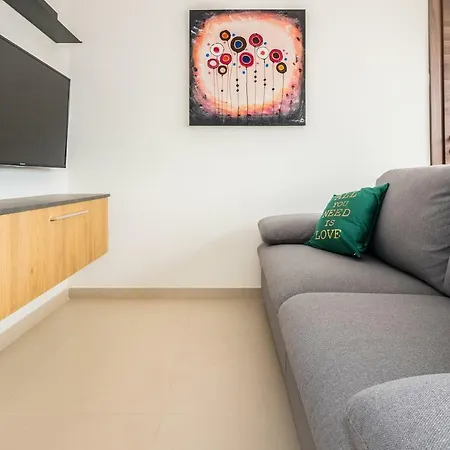 Entire In Gzira, Sleep 4, 5 Min To The Sea