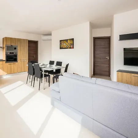 Apartman Entire In Gzira, Sleep 4, 5 Min To The Sea Ta Xbiex