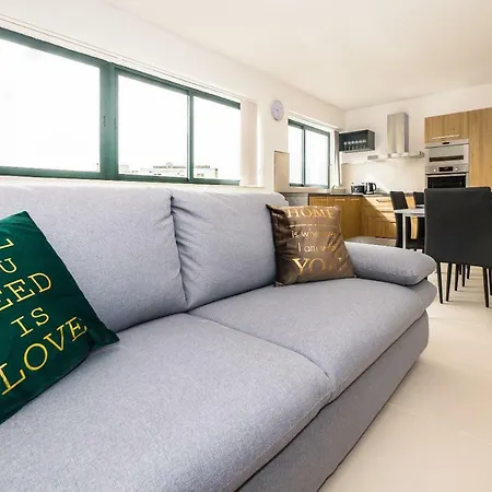 Entire In Gzira, Sleep 4, 5 Min To The Sea Appartamento