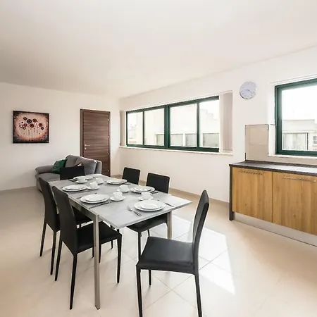 Appartamento Entire In Gzira, Sleep 4, 5 Min To The Sea Ta Xbiex