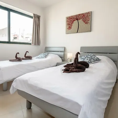Entire In Gzira, Sleep 4, 5 Min To The Sea *