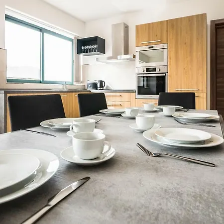 Entire In Gzira, Sleep 4, 5 Min To The Sea